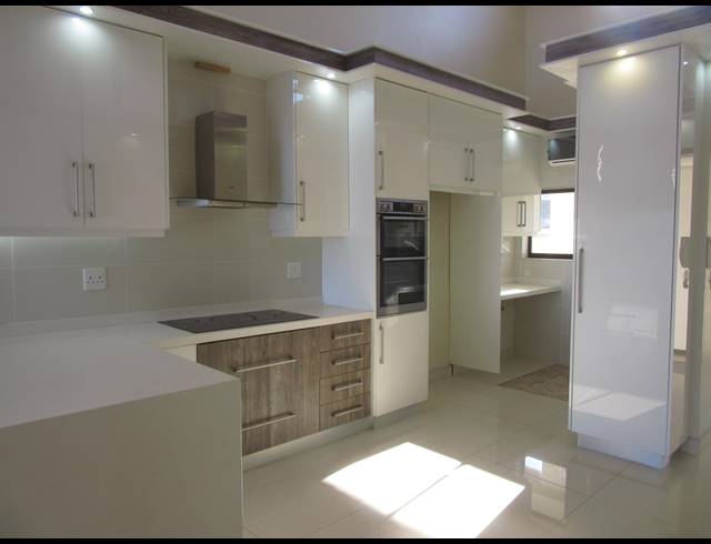4 BEDROOM APARTMENT RENTED IN UMHLANGA CENTRAL